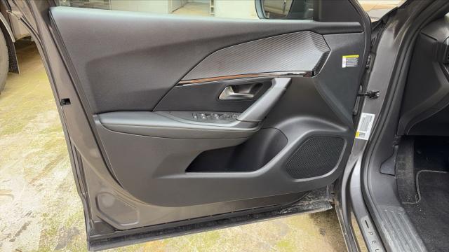 Peugeot 2008 image 2