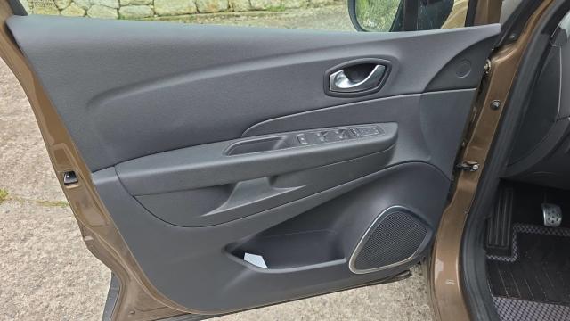 Renault Captur image 2