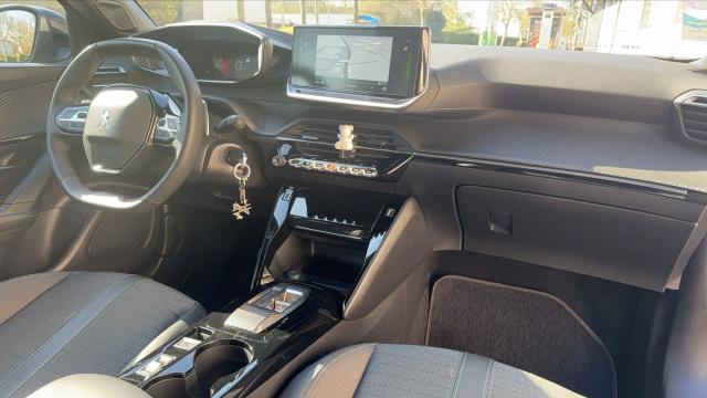 Peugeot 2008 image 2