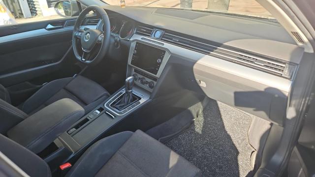 Volkswagen Passat image 1