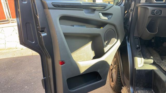 Ford Transit Custom image 9