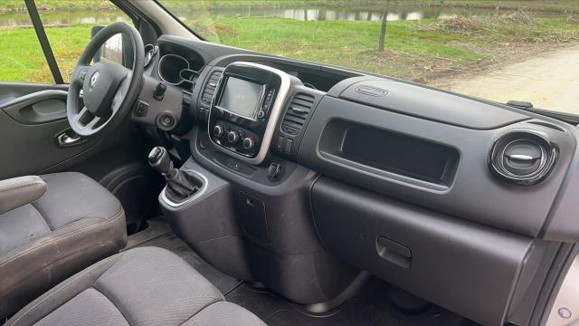 Renault Trafic image 2