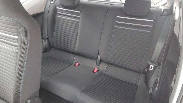 Volkswagen Up! image 8