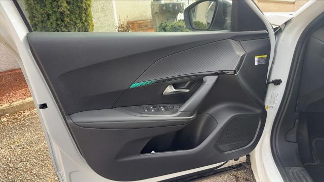 Peugeot 2008 image 2