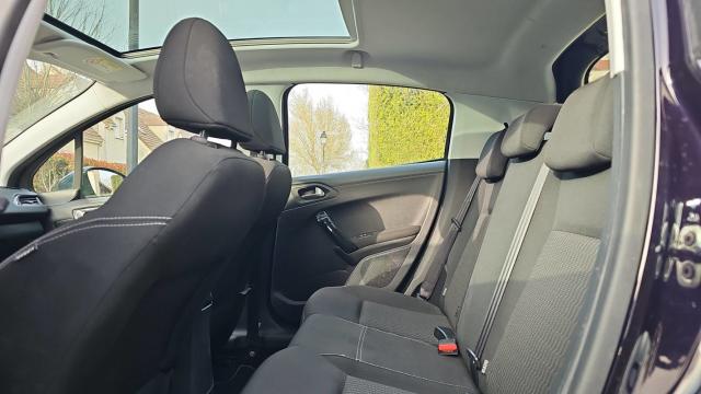 Peugeot 208 image 7