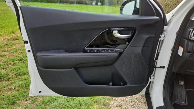 Kia Niro image 8