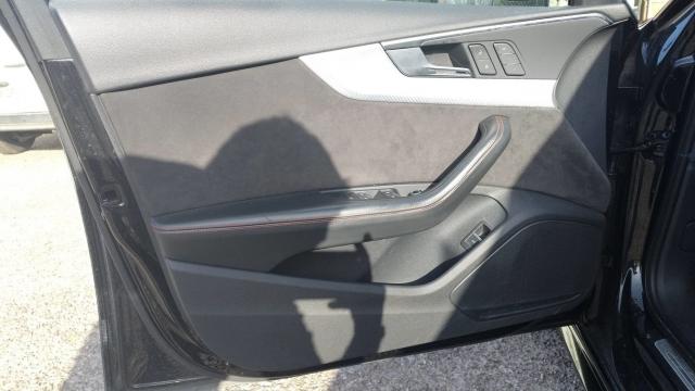 Audi Rs4 Avant image 9