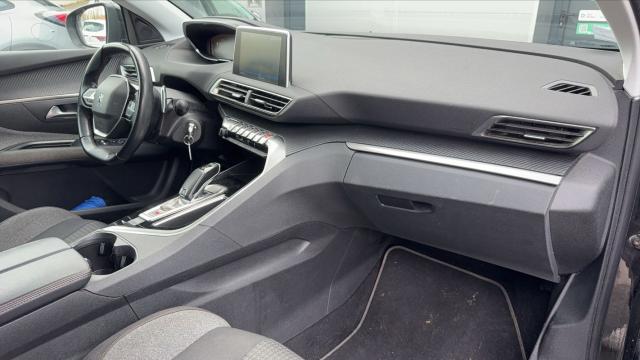 Peugeot 5008 image 2