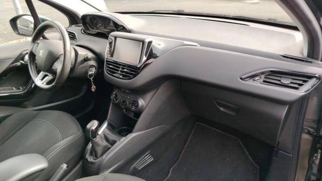 Peugeot 208 image 9