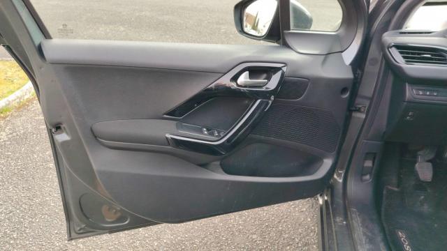 Peugeot 208 image 5