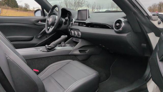 Fiat 124 Spider image 1