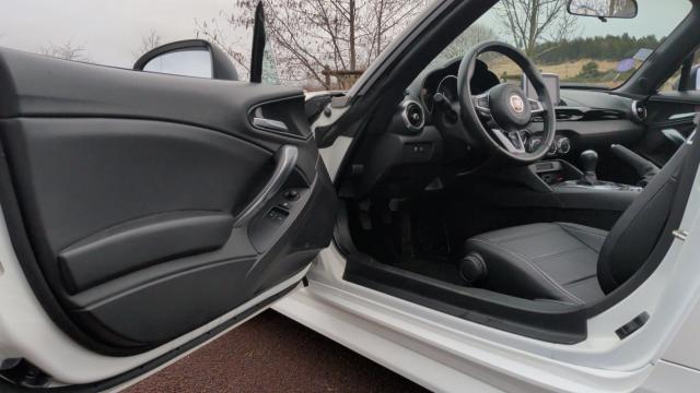 Fiat 124 Spider image 7