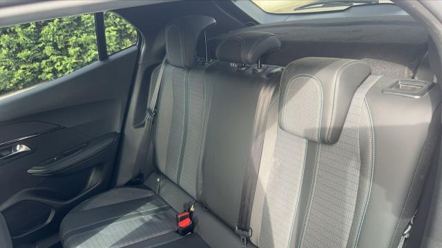 Peugeot 2008 image 2