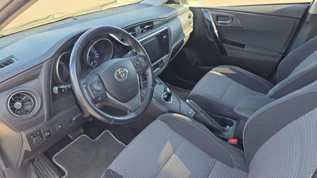 Toyota Auris image 2