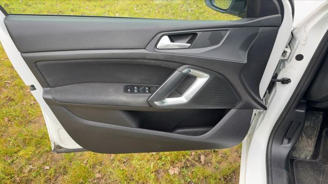 Peugeot 308 image 3