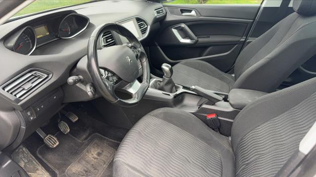 Peugeot 308 image 2