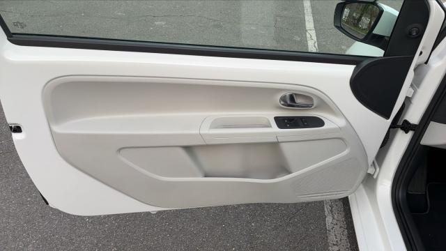Volkswagen Up! image 6