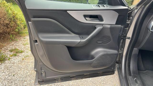 Jaguar F-Pace image 3