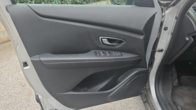 Renault Scénic image 2