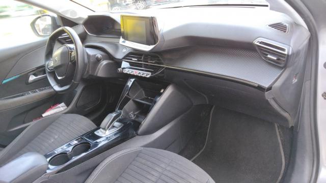 Peugeot E-208 image 2