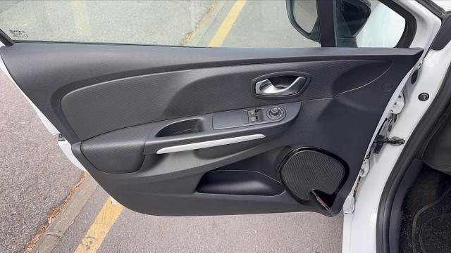 Renault Clio Estate image 2