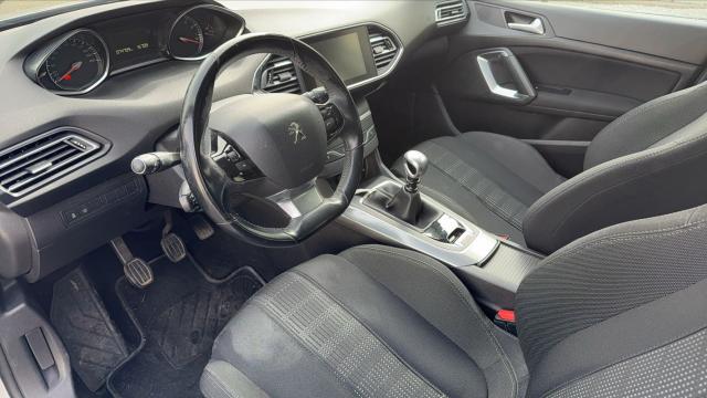 Peugeot 308 image 1