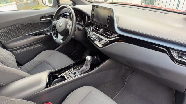 Toyota C-Hr image 7