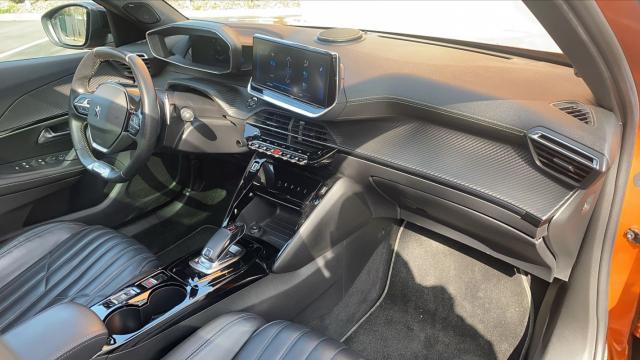 Peugeot 2008 image 2