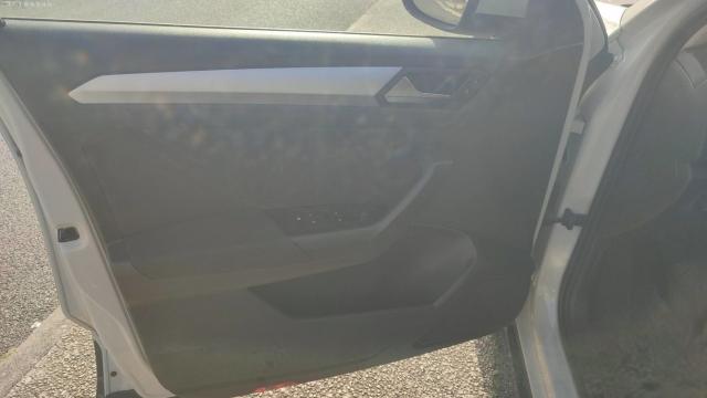 Volkswagen T-Roc image 6