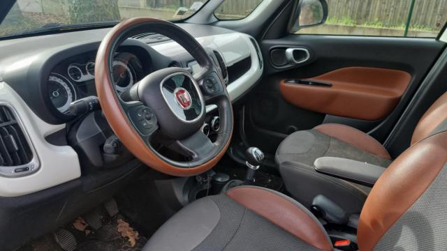 Fiat 500l image 8
