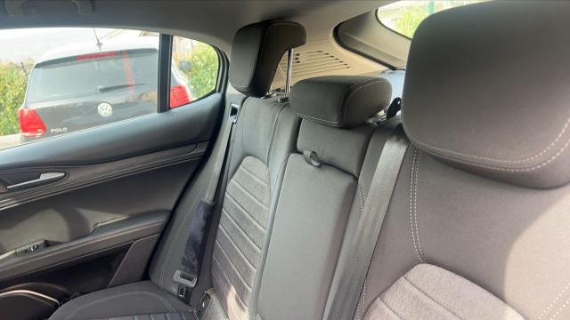 Alfa Romeo Stelvio image 2