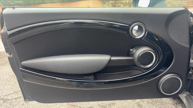 Mini Cabrio image 1