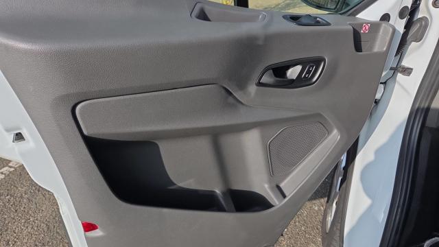 Ford Transit image 9