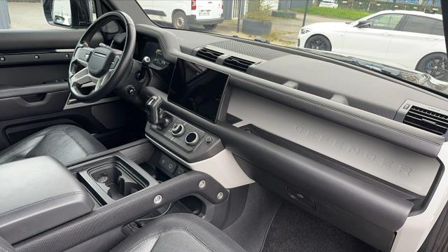Land Rover Defender image 7