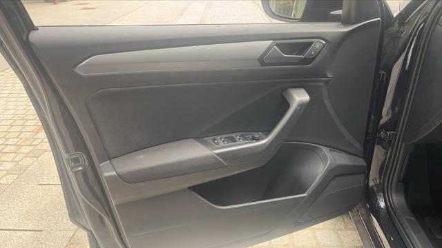 Volkswagen T-Roc image 7
