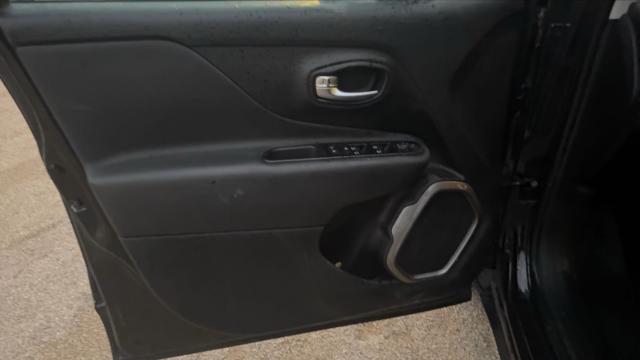 Jeep Renegade image 4