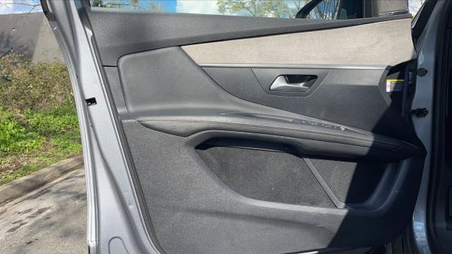 Peugeot 3008 image 2