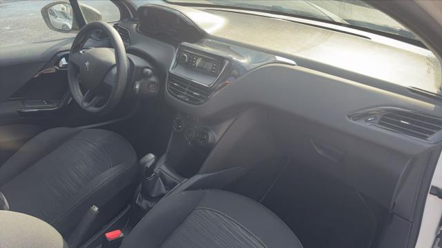 Peugeot 208 image 6