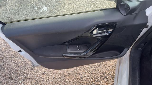 Peugeot 208 image 8