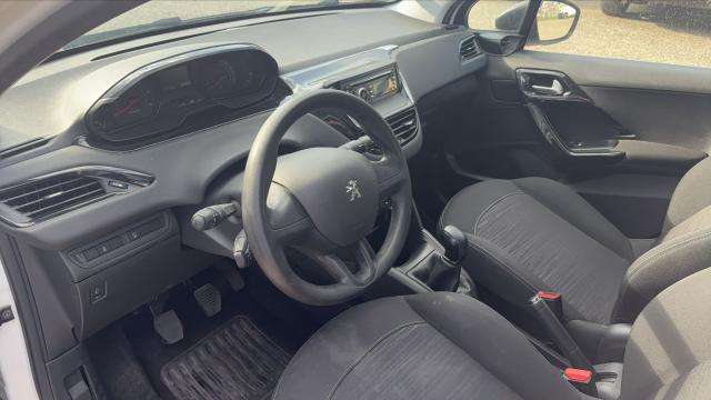 Peugeot 208 image 7