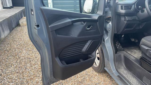 Nissan Primastar image 3