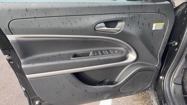 Jeep Avenger image 8