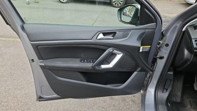 Peugeot 308 image 2