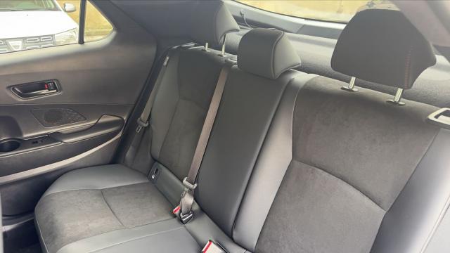 Toyota C-Hr image 6
