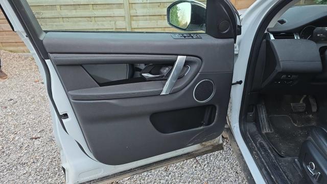 Land Rover Discovery Sport image 9