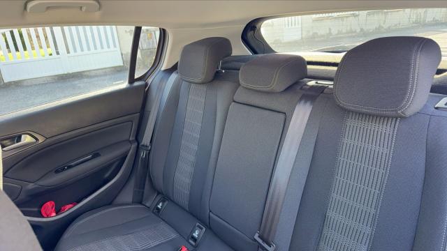 Peugeot 308 image 2