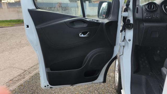 Renault Trafic image 9