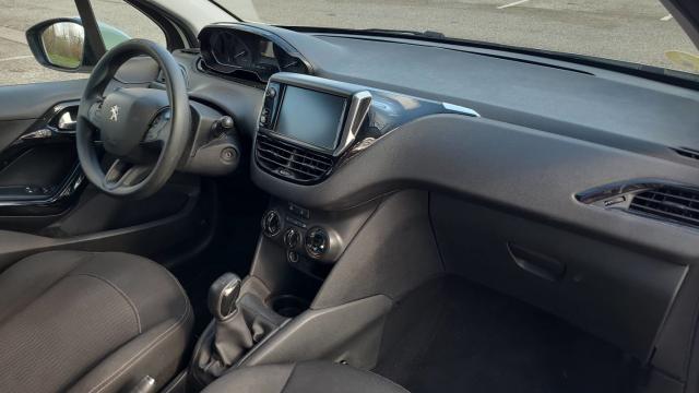 Peugeot 208 image 9