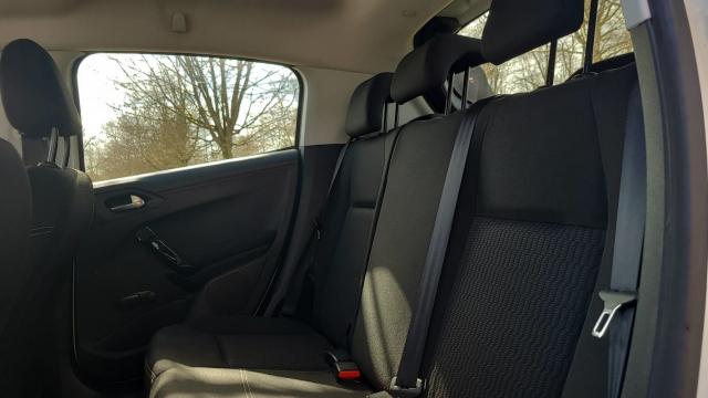 Peugeot 208 image 1