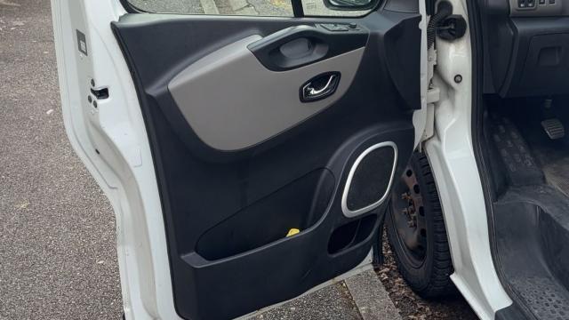 Renault Trafic image 7